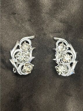 Sarah Coventry Silver And Rhinestone Vintage Clip On Earrings